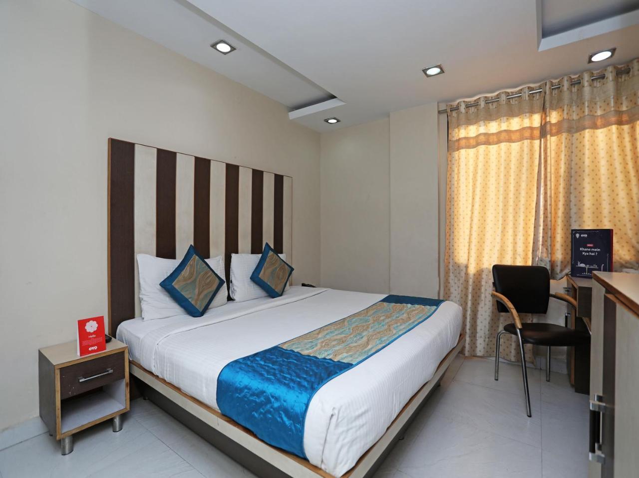 Hotel Balsons Continental Нью-Дели Экстерьер фото