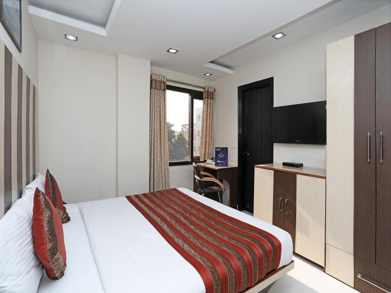 Hotel Balsons Continental Нью-Дели Экстерьер фото