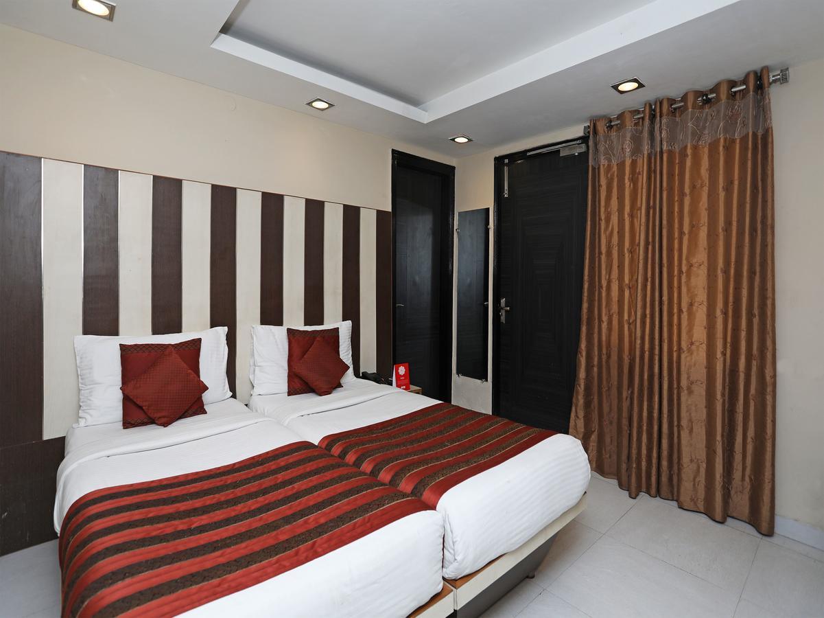 Hotel Balsons Continental Нью-Дели Экстерьер фото