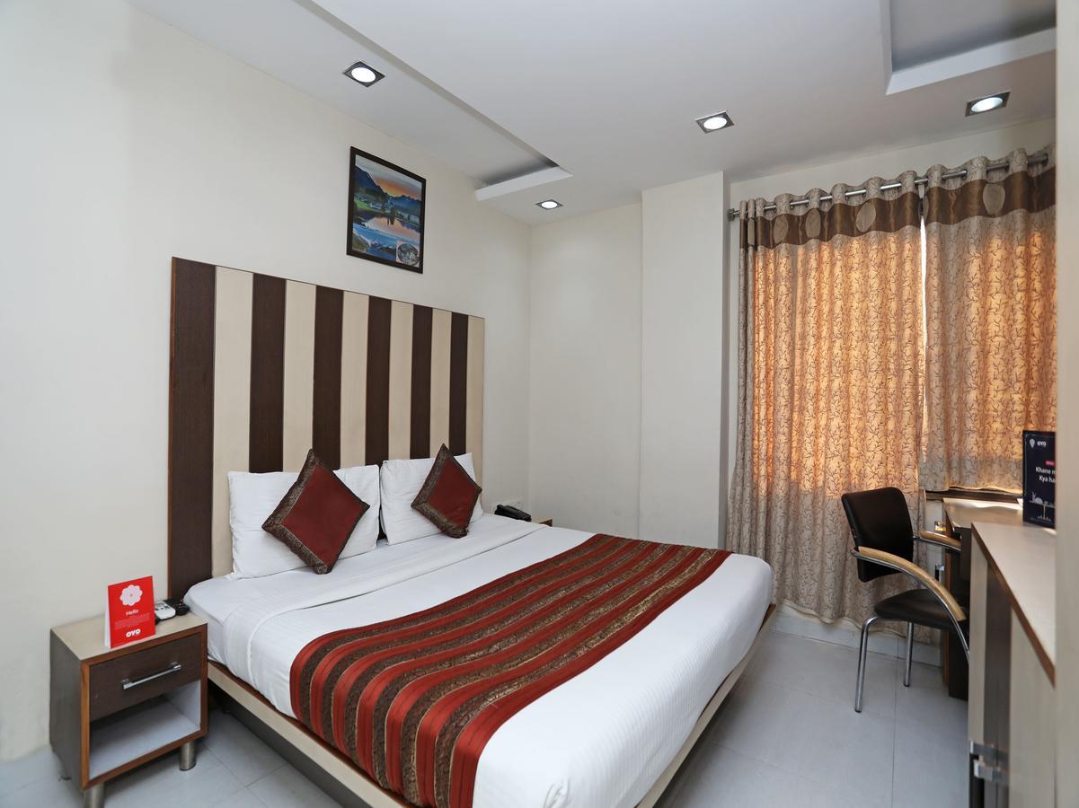 Hotel Balsons Continental Нью-Дели Экстерьер фото