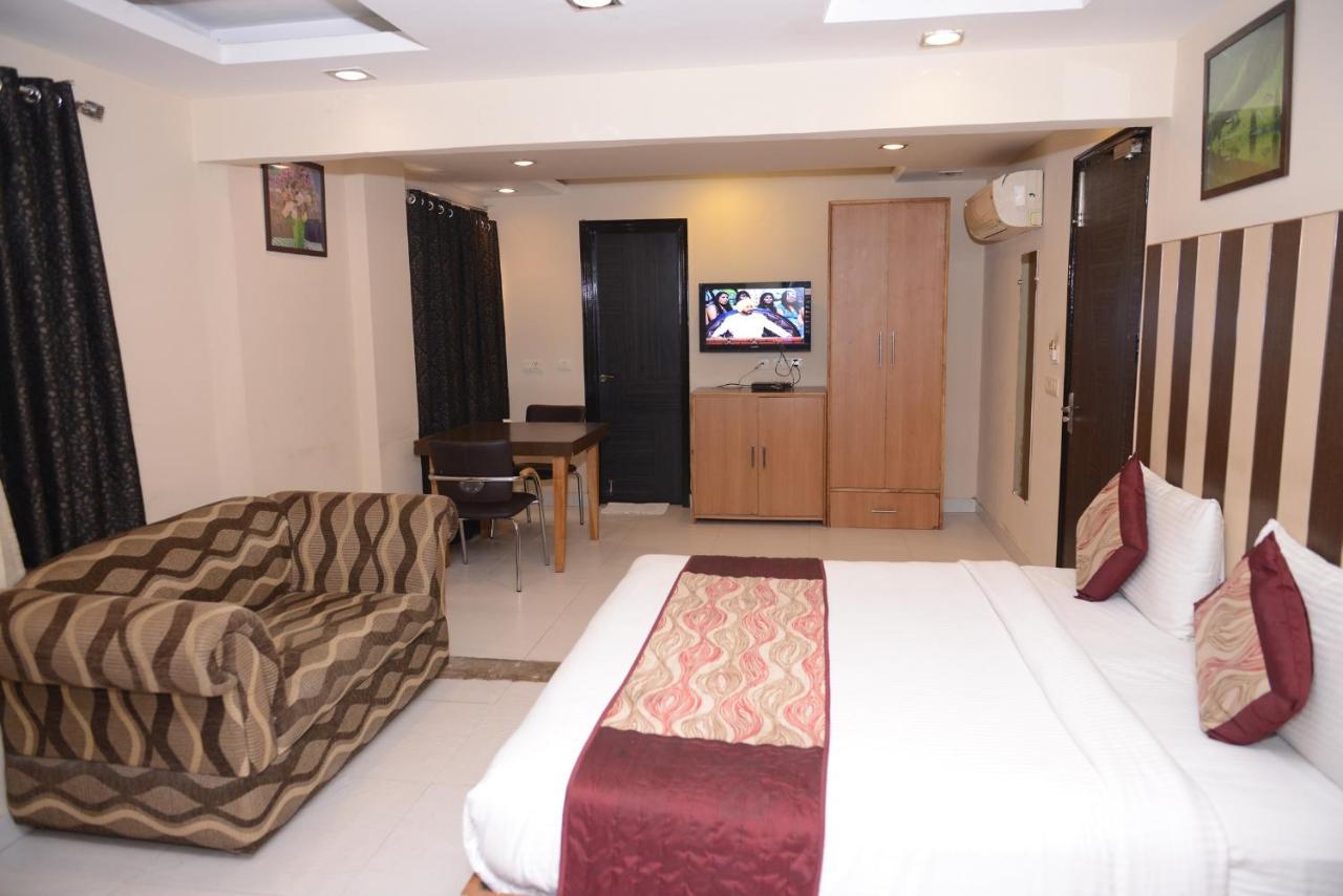 Hotel Balsons Continental Нью-Дели Экстерьер фото